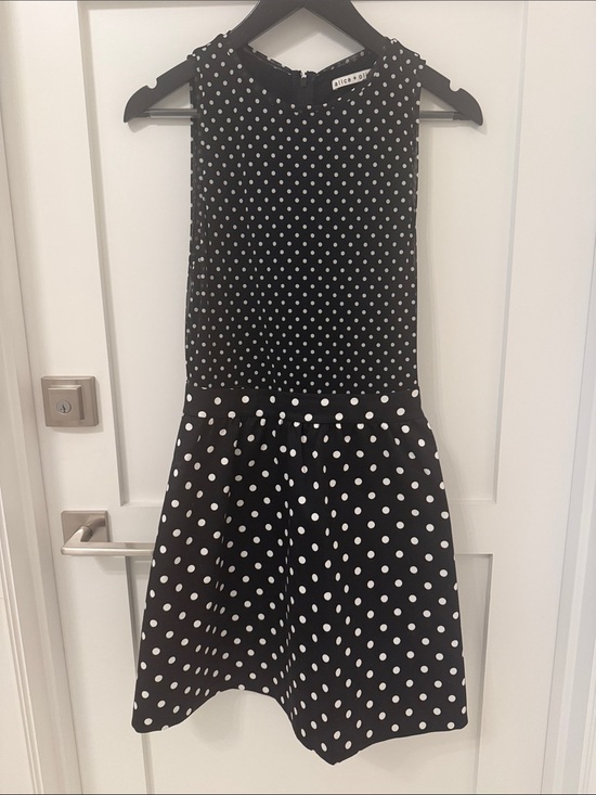 Alice + Olivia Dresses & Skirts - Alice and Olivia chara dress